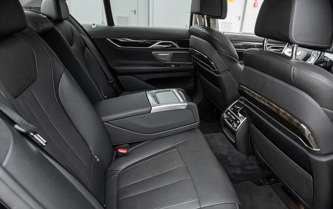 BMW Seria 7 cena 149000 przebieg: 255000, rok produkcji 2016 z Sejny małe 781